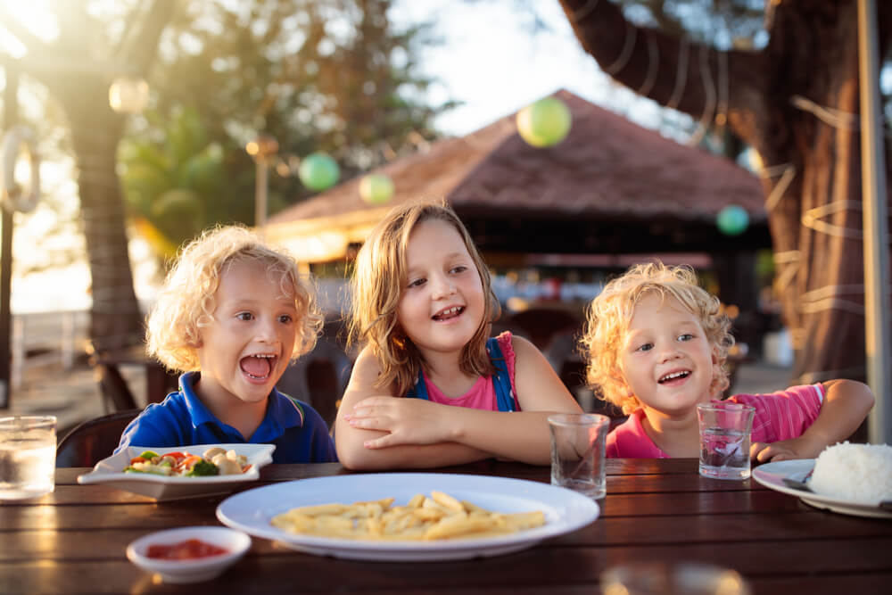 kids sitting together at one of the best family-friendly places to eat in Indian Rocks Beach