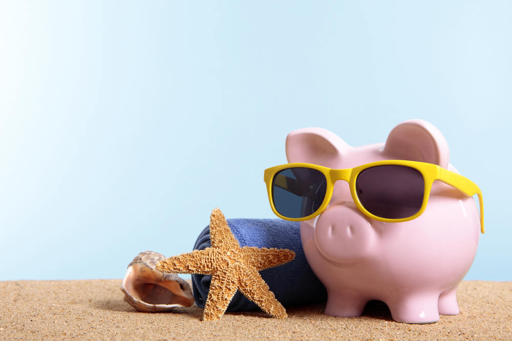 Piggybank with sunglasses on, how to save on your spring vacation in Florida