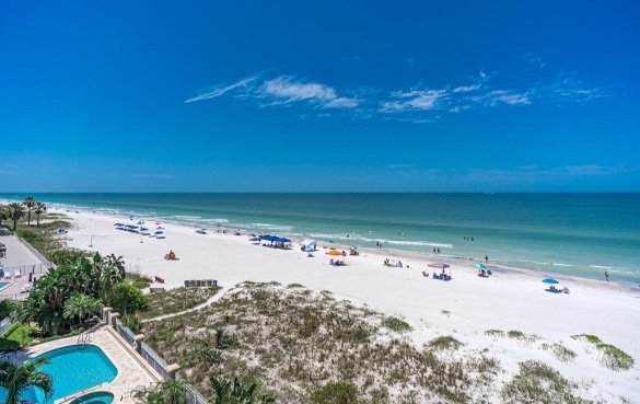 Chateaux Florida Gulf Front Condos for Long Weekend Getaways to the Beach | Plumlee Indian Rocks Beach Vacation Rentals