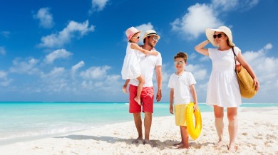 family on indian rocks beach | Plumlee Vacation Rentals