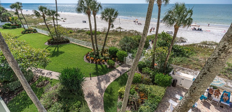 beach walkway to the Gulf of Mexico | Plumlee Indian Rocks Beach Vacation Rentals