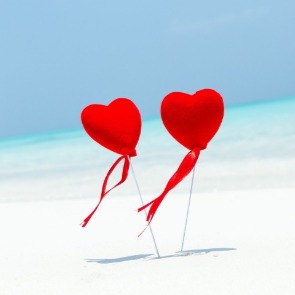 heart decor on beach | Plumlee Vacation Rentals