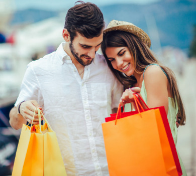 Couple shopping at the beach | Plumlee Indian Rocks Beach Condo Rentals