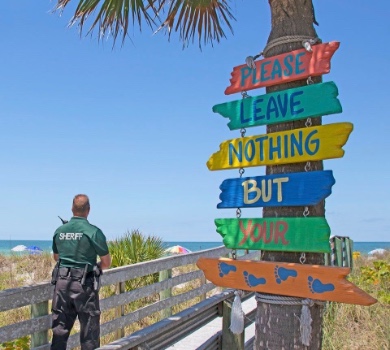 Sheriff Patrolling Indian Rocks Beach, Florida  | Plumlee Indian Rocks Beach Rentals