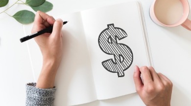 woman budgeting concept | Plumlee Vacation Rentals