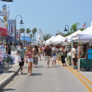 People walking downtown in Tarpon Springs | Plumlee Gulf Beach Vacation Rentals